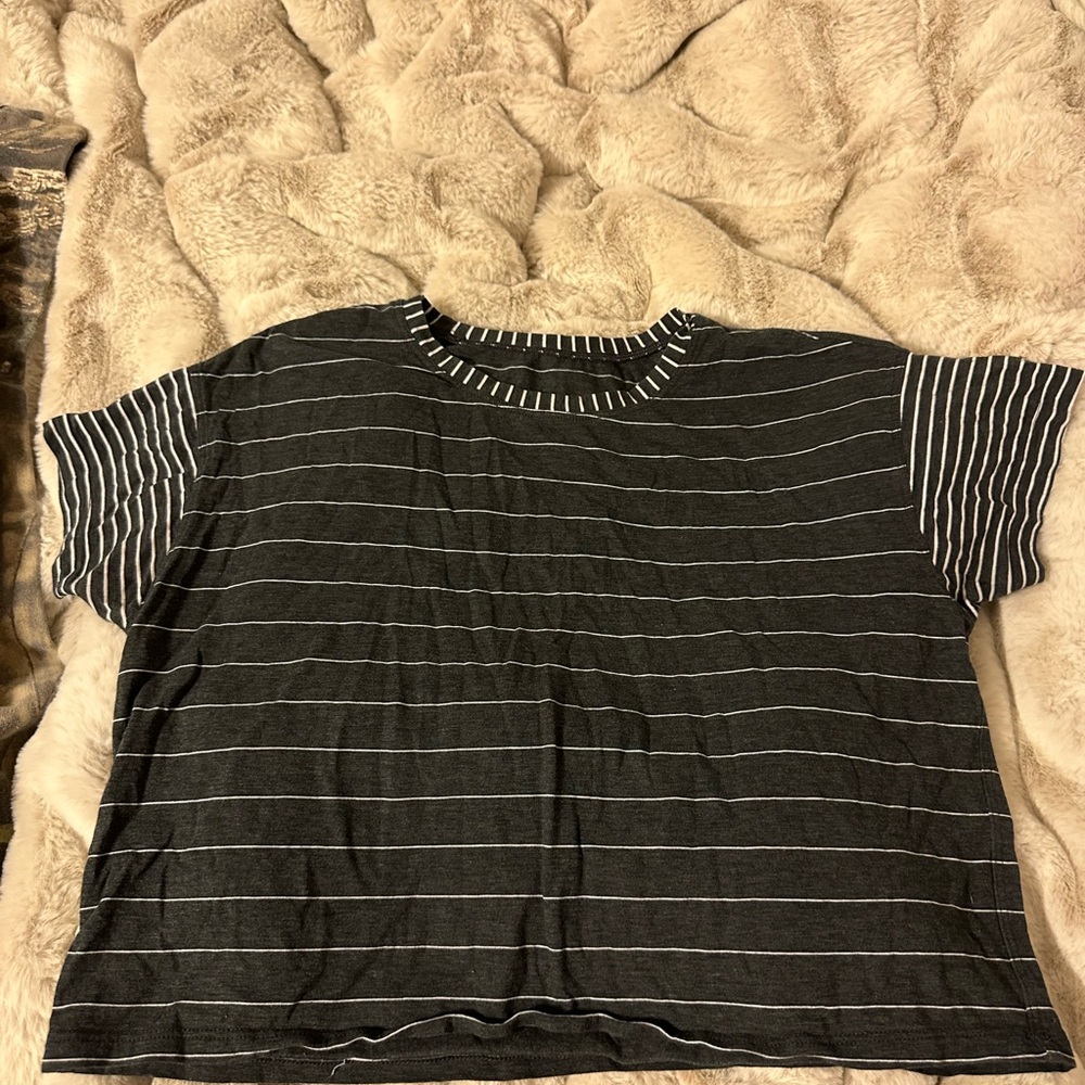 Lululemon cropped top!!